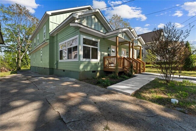 Building Photo - 598 Formwalt St SW