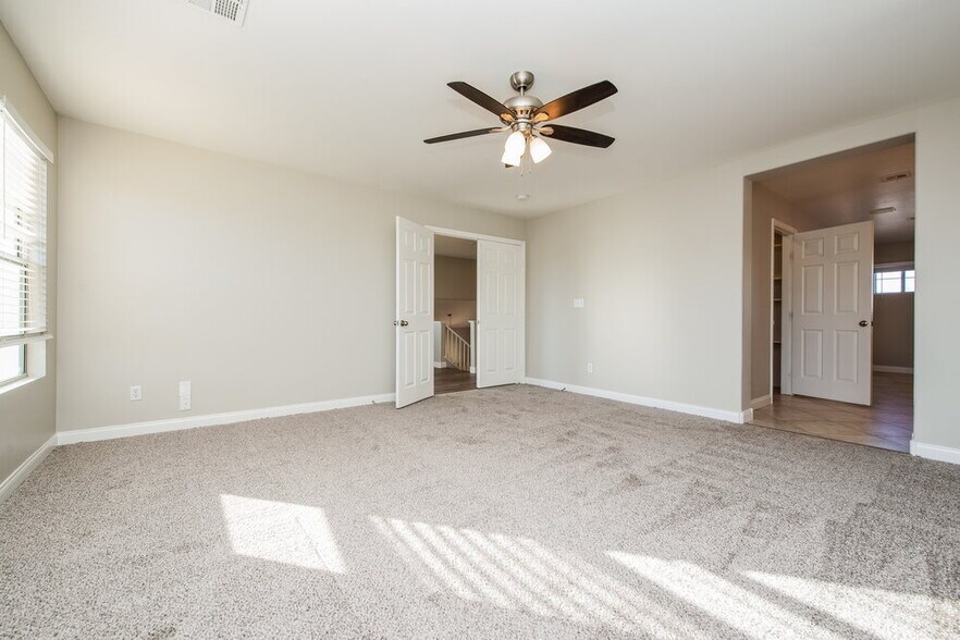 Building Photo - 4034 Warren Rock St