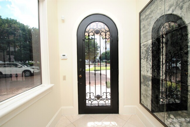 Building Photo - 302 Calle Sevilla Pl