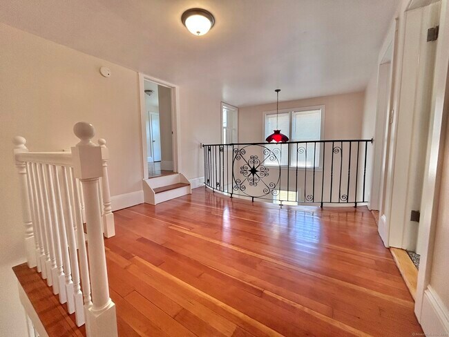 Building Photo - 32 Starr St