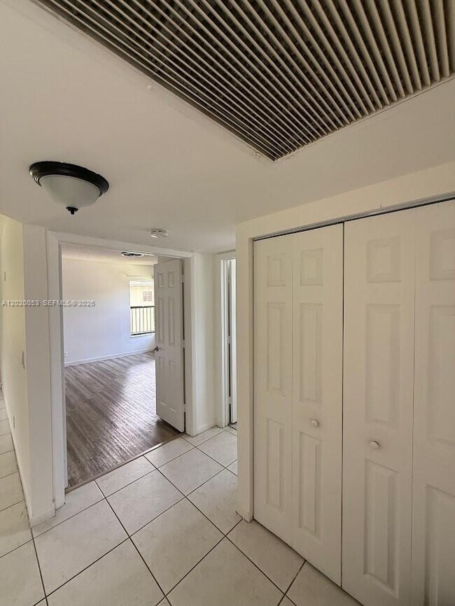 Building Photo - 4484 Carambola Cir S