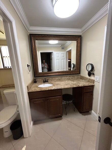 Master bathroom - 225 Deer Creek Blvd