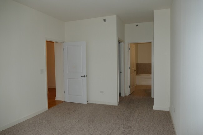 Building Photo - 1400 S Michigan Ave