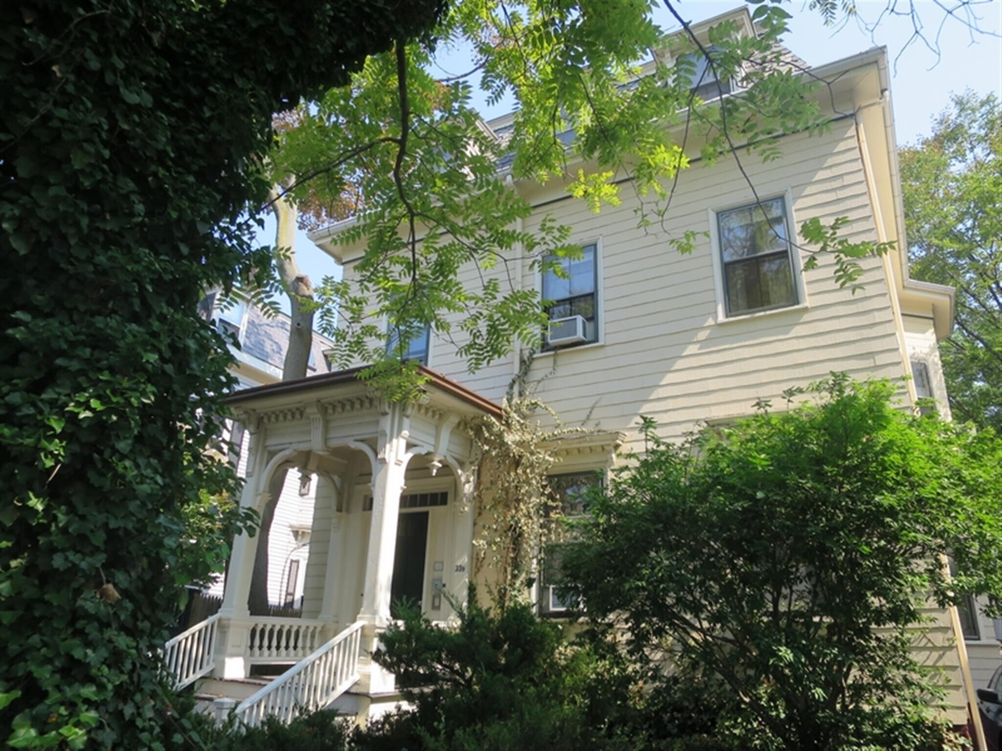 Building Photo - 339 Broadway