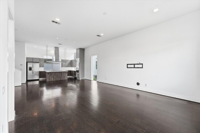Building Photo - 1155 W 17th St