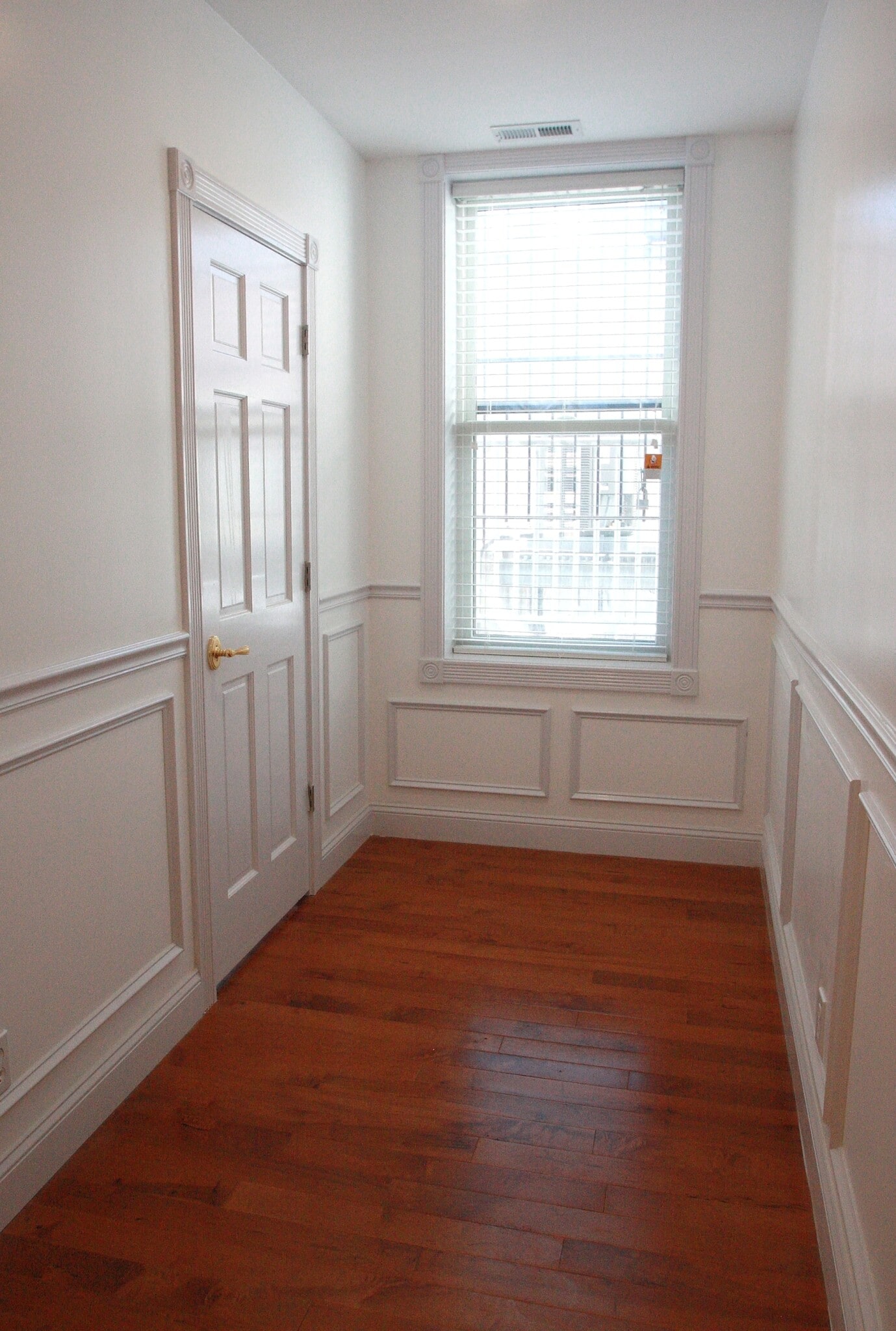 Building Photo - 140 S 11th St