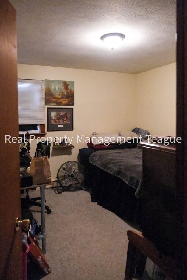 Building Photo - Charming 3 bedrooms in Rensselaer