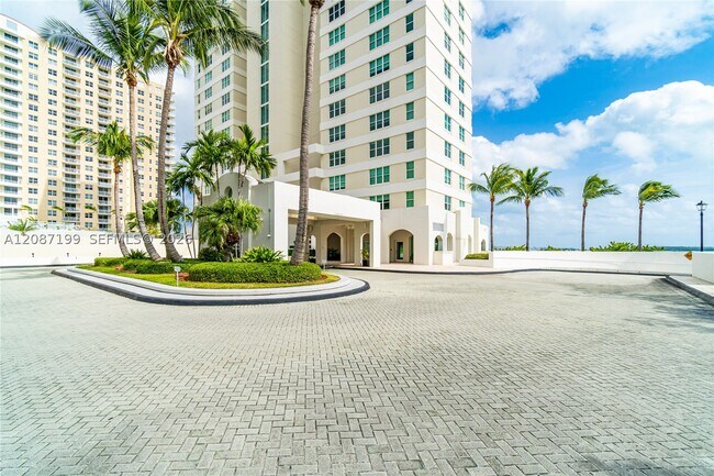 Building Photo - 800 Claughton Island Dr