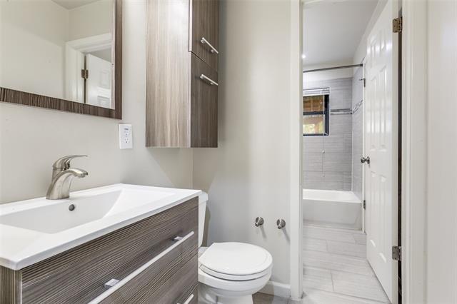 Building Photo - 607 La Salle Dr