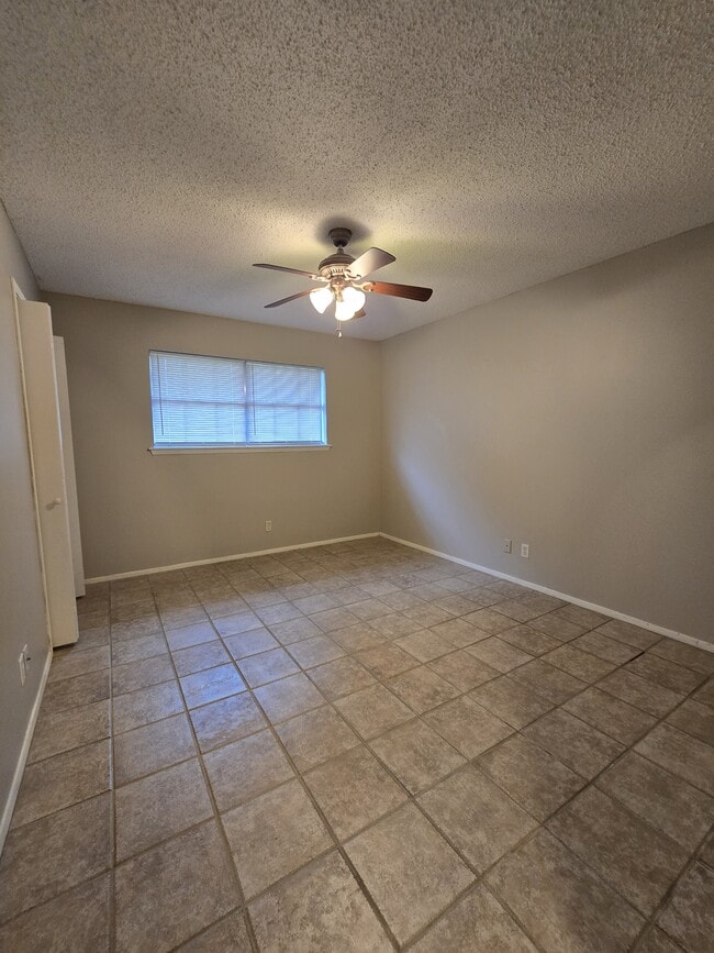 Building Photo - 4624 Leisure Ln