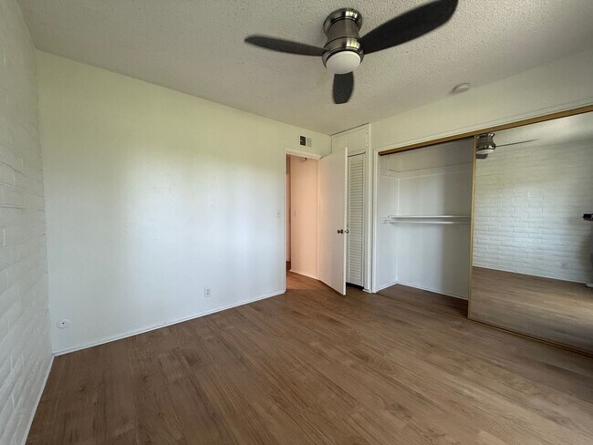 Building Photo - Large and bright condo in the Grossmont Vi...