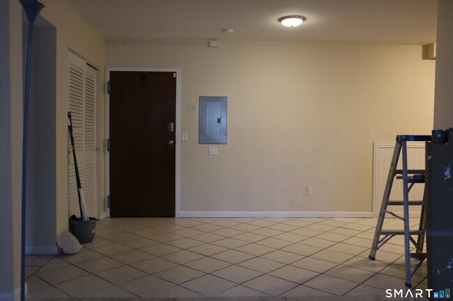 Building Photo - 1274 E Main St