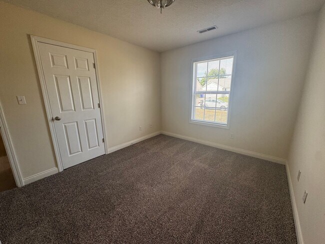 Building Photo - Spacious three bedroom, two bathroom home