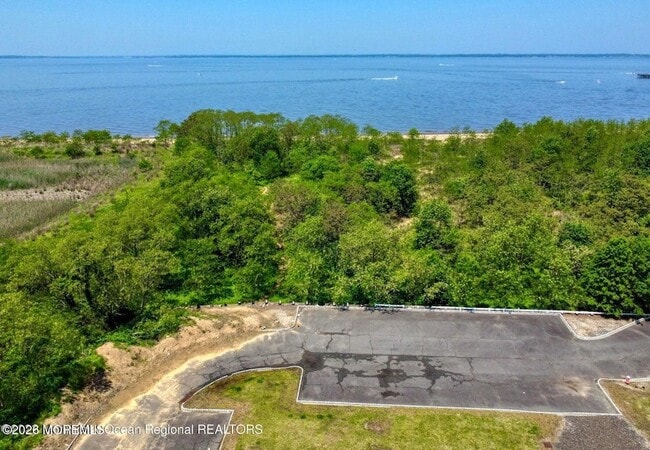 Building Photo - 574 Beachway Ave
