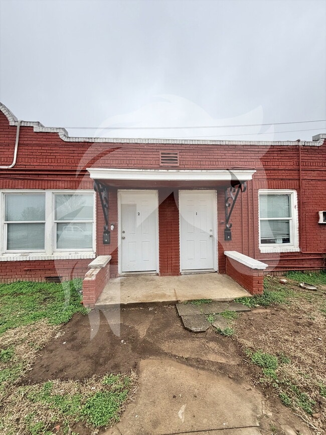 Building Photo - 820 S 6th St