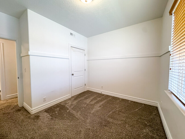 Building Photo - 248 S 550 W