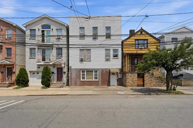 Building Photo - 78 Logan Ave