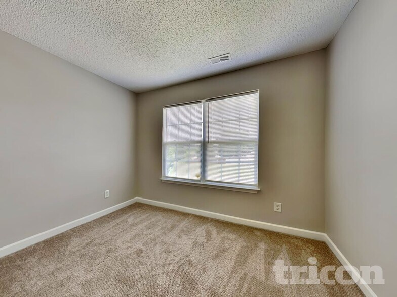 Building Photo - 619 Overlook Rd