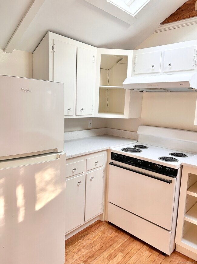 Building Photo - 6-5 5th St