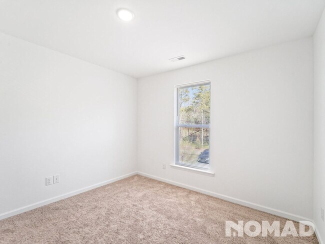 Building Photo - Spring deal : 500$ rewards for a 15 month rental lease - Elegant  3br/2.5 bath Townhome available...
