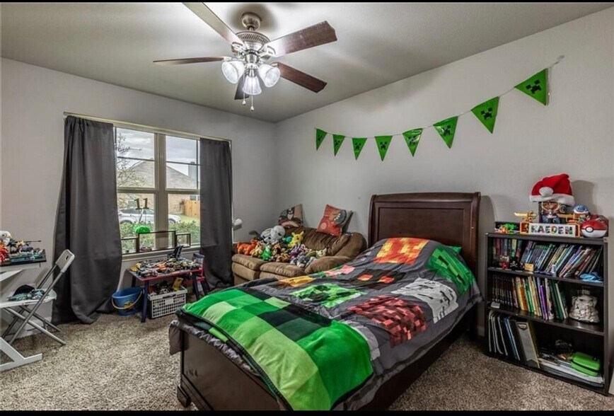 Building Photo - 8219 Quiet Hollow Dr