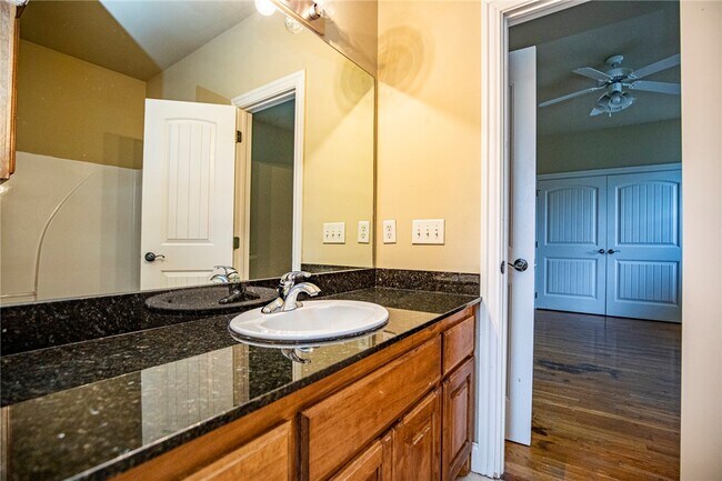 Building Photo - 605 Tunbridge Dr