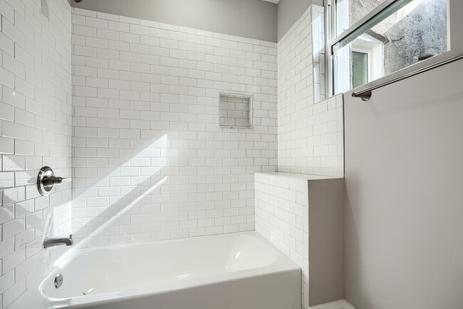 Building Photo - Homewood