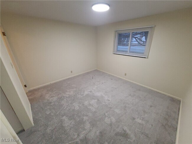 Building Photo - 476 Graham Rd