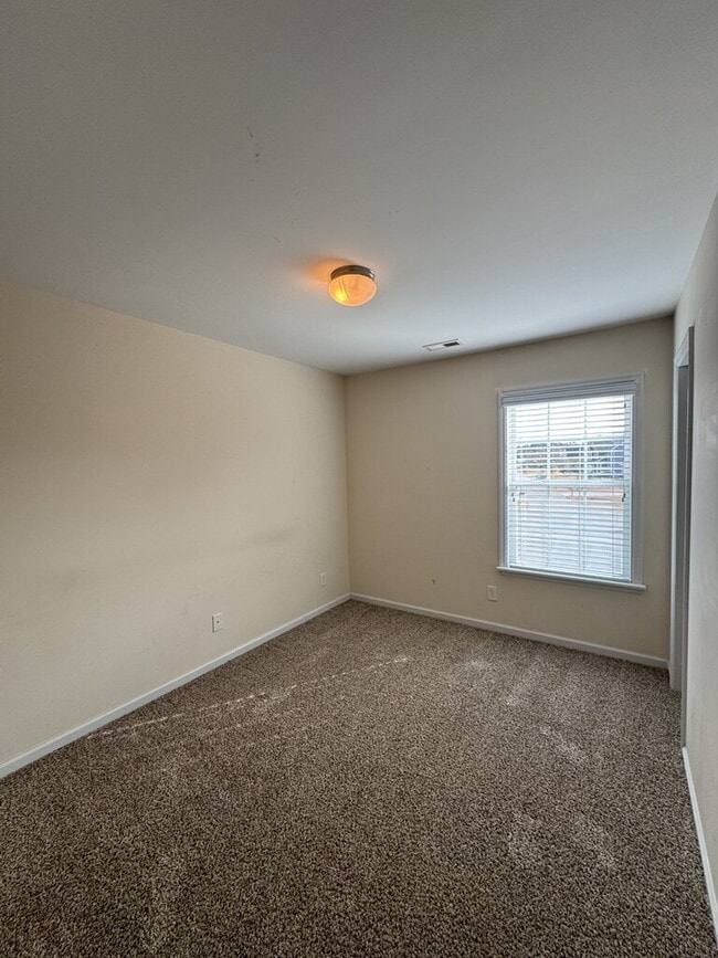 Building Photo - 200 Bonanza Dr