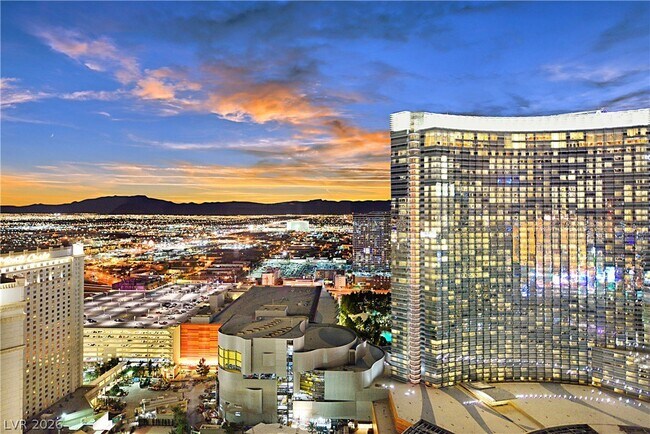 Building Photo - 3750 S Las Vegas Blvd