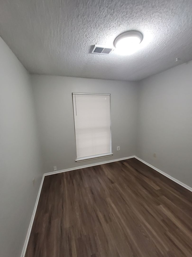 Building Photo - 5046 Gray Dr