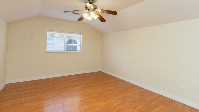 Building Photo - 16123 Cairngorm Ave