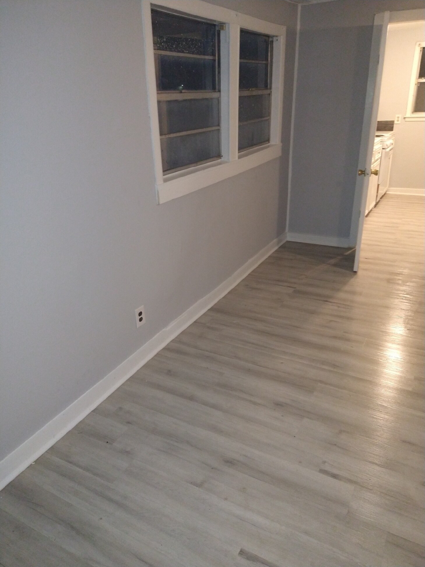 Building Photo - 502 E Lott Ave