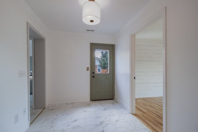 Building Photo - 328 Margo Ln