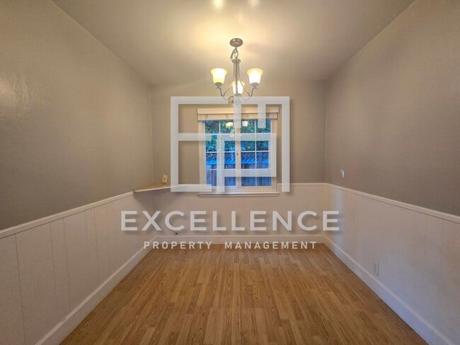 Building Photo - Willow Glen 3 Bedroom + Office With Attached Bathroom, Yard with Covered Patio, Strict One Pet Ne...