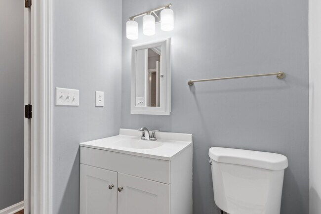 Building Photo - 310 Country Club Villa Dr