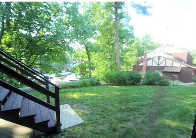 Building Photo - 76 Highwood Dr