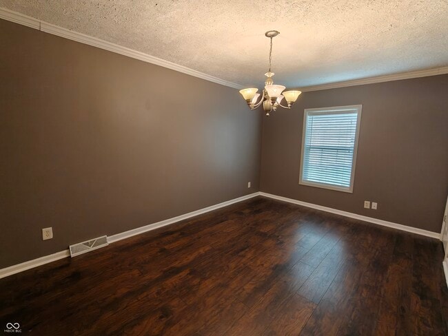 Building Photo - 802 Fern Dr