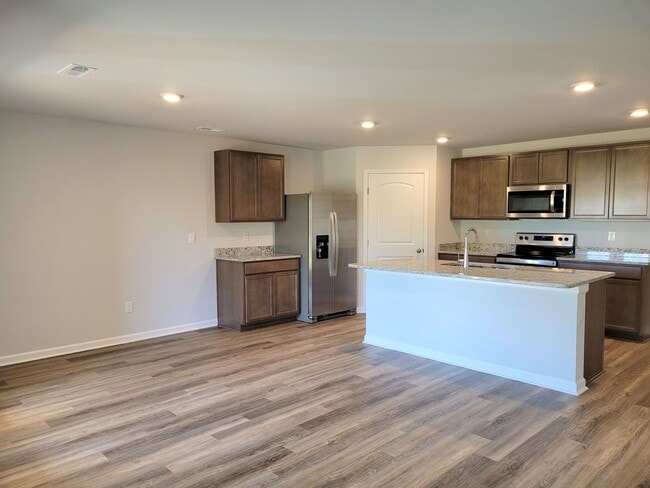Building Photo - ATHENS - MOVE IN READY - NEW BUILD