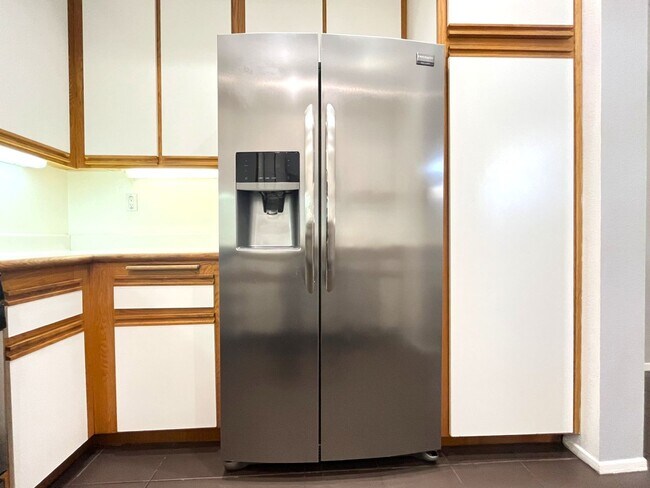 Building Photo - 2 bed, 2 bath located in Corona, CA!