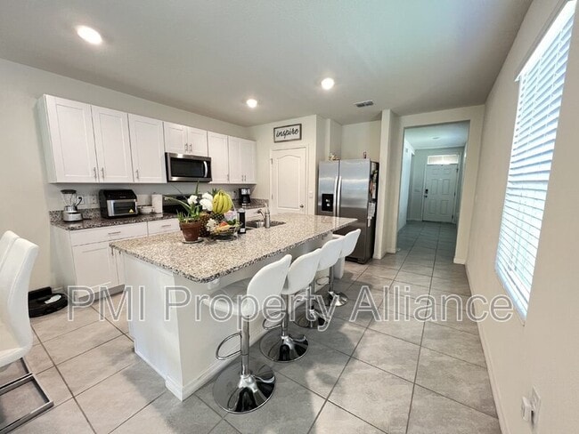 Building Photo - 617 Autumn Breeze St