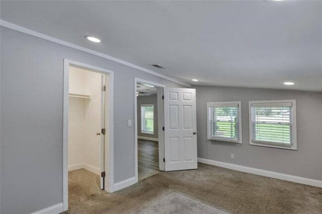 Building Photo - 74 Rountree Rd