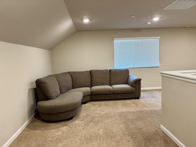 Building Photo - Air Conditioned Beautiful Home in Lynnwood