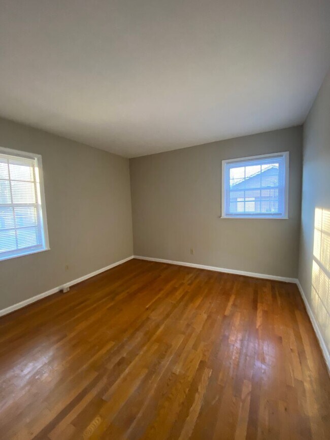 Building Photo - 197 Merlin Dr