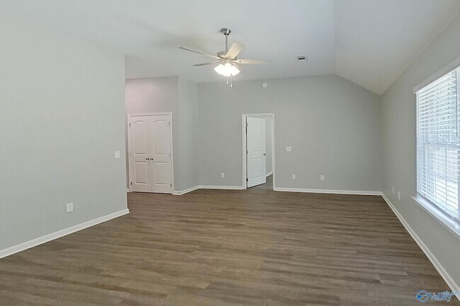 Building Photo - 112 Live Oak Dr