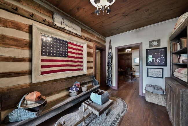 Building Photo - Custom- Built, Log Home in Martin, TN! (WEEKLY RENTAL ONLY)