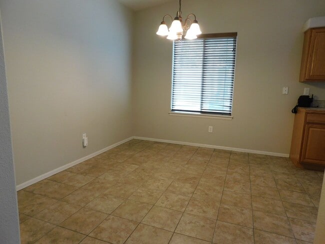 Building Photo - Nice Duplex in Established Neighborhood