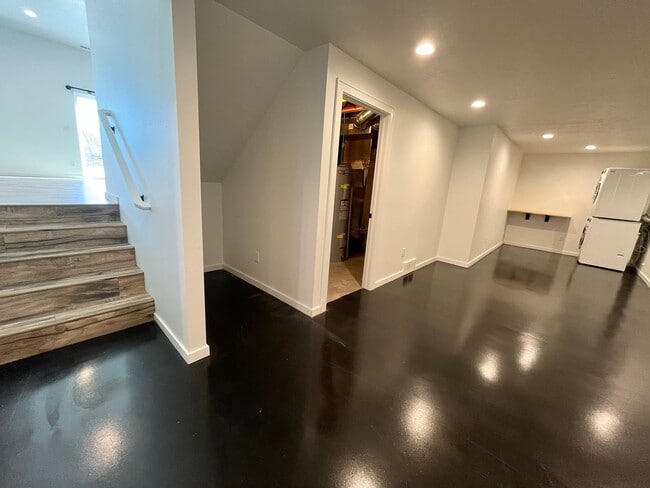 Building Photo - 4 Bed/3.5 Bath with 4 Stall Heated Garage!