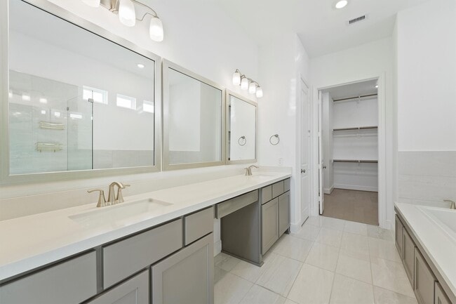 Building Photo - 3504 Bridgewater Oaks Ln