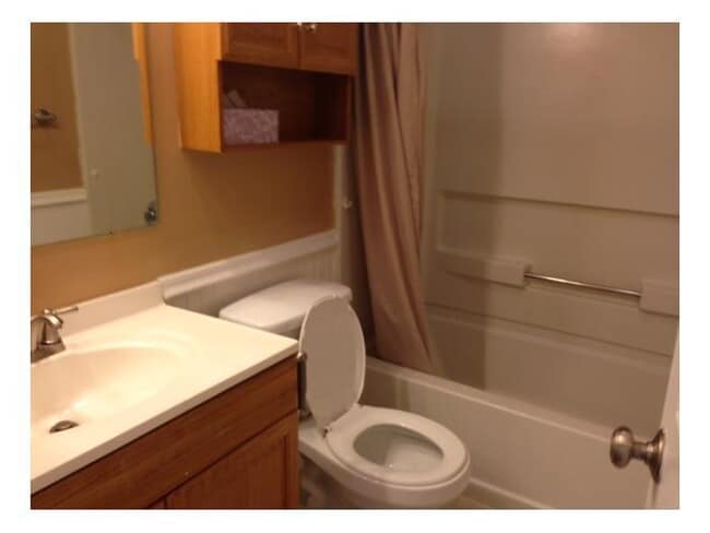 Building Photo - CUTE 2 BEDROOM 2 BATH CONDO WITH UPGRADES!